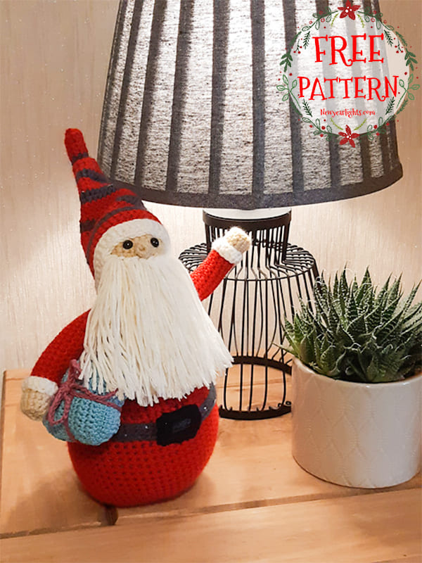 3 dimensional santa crochet christmas pillow