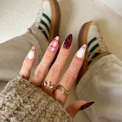 35-best-and-merry-christmas-nail-art-ideas-2020