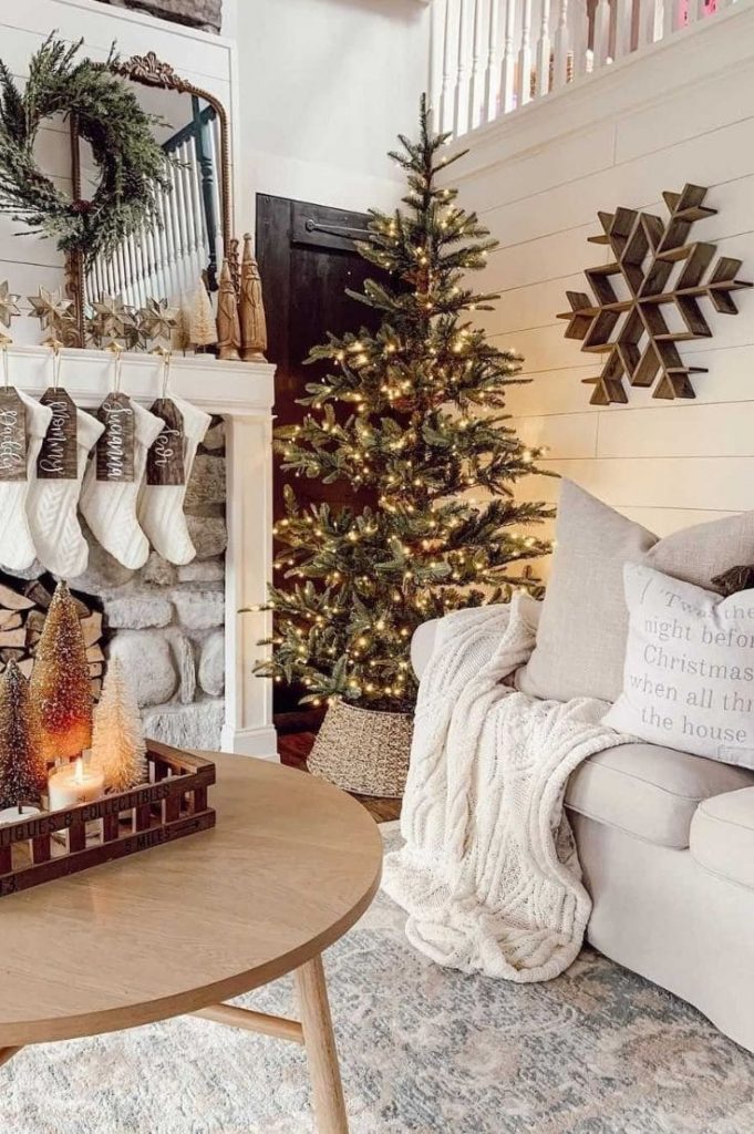20+ Chic Christmas Tree Decorating Ideas From Our Favorite- 2022 ...