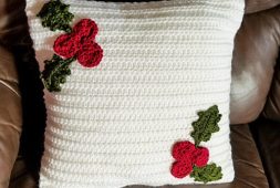 holly-fruit-crochet-christmas-pillow-free-pattern