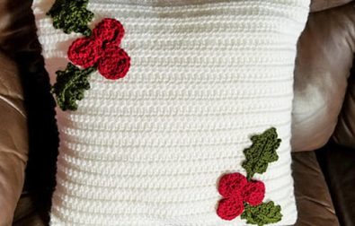 holly-fruit-crochet-christmas-pillow-free-pattern