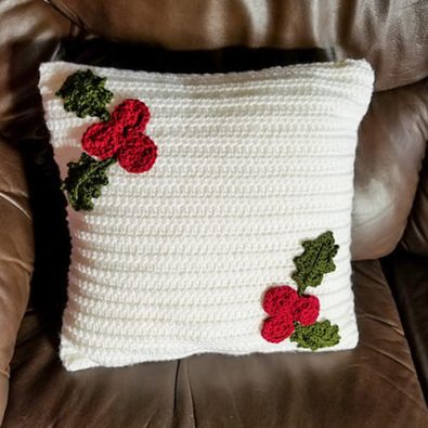 holly-fruit-crochet-christmas-pillow-free-pattern