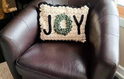 joy-rectangle-crochet-christmas-pillow-free-pattern