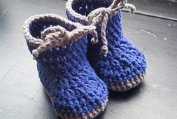 crochet-newborn-baby-booties-free-pattern