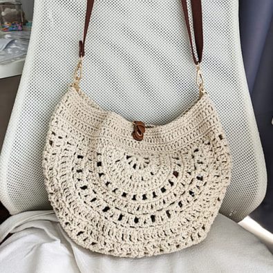 lacy-semicircle-crochet-shoulder-bag-free-pattern