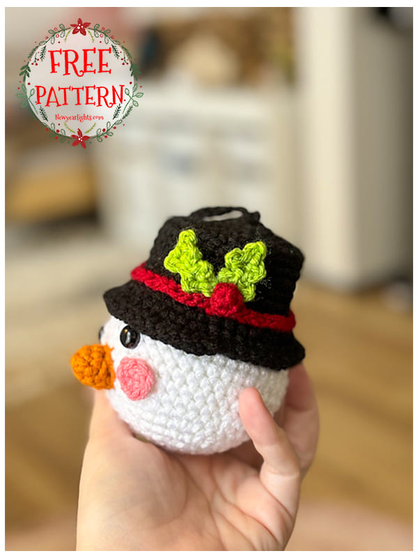 Snowman Crochet Xmas Baubles Free Pattern (2)