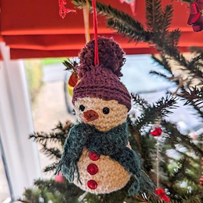 tiny-crochet-snowman-ornament-free-pattern