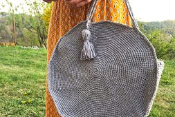 timeless-crochet-circle-bag-pattern-free