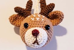 reindeer-crochet-xmas-baubles-free-pattern