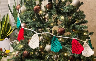 triangle-crochet-christmas-tree-ornaments-free-pattern