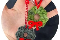 free-crochet-wreath-ornament