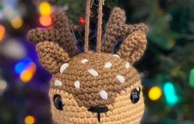 free-reindeer-crochet-christmas-bauble-pattern