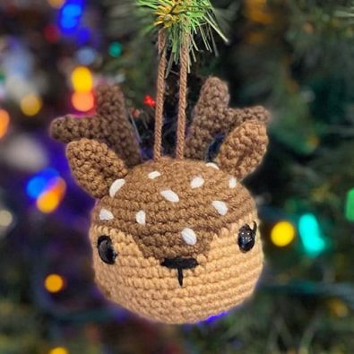 free-reindeer-crochet-christmas-bauble-pattern